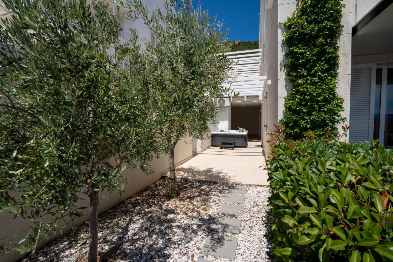 Apartments Villa Azzurra Bol Buitenkant foto