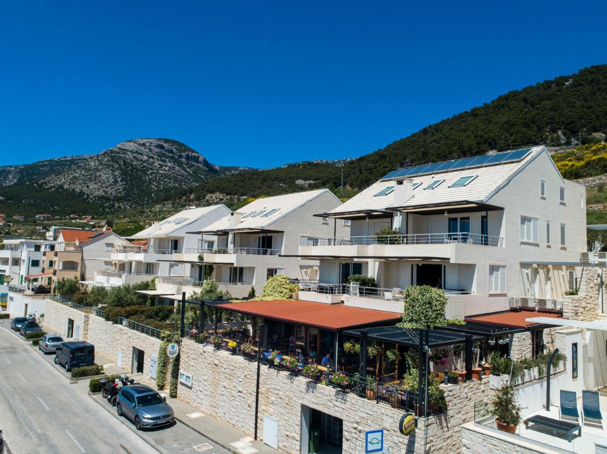 Apartments Villa Azzurra Bol Buitenkant foto