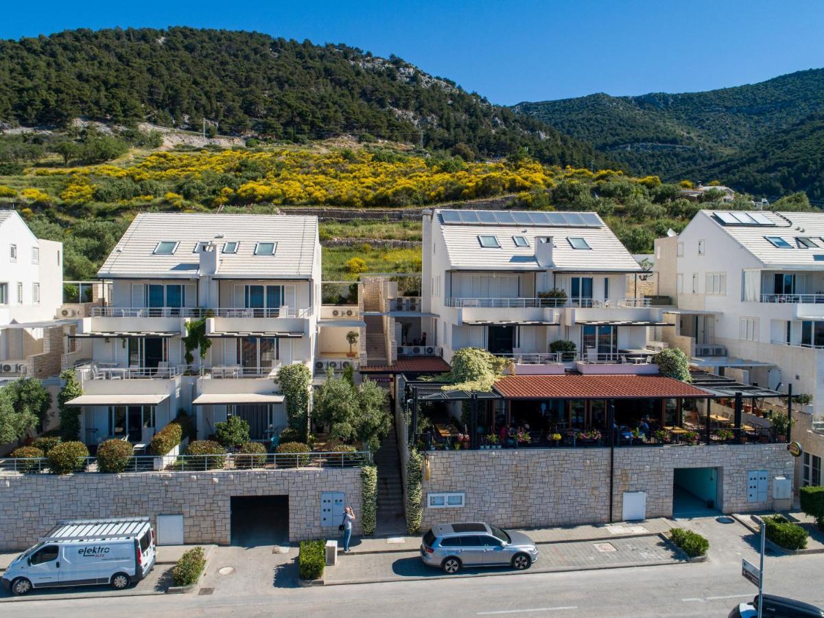 Apartments Villa Azzurra Bol Buitenkant foto