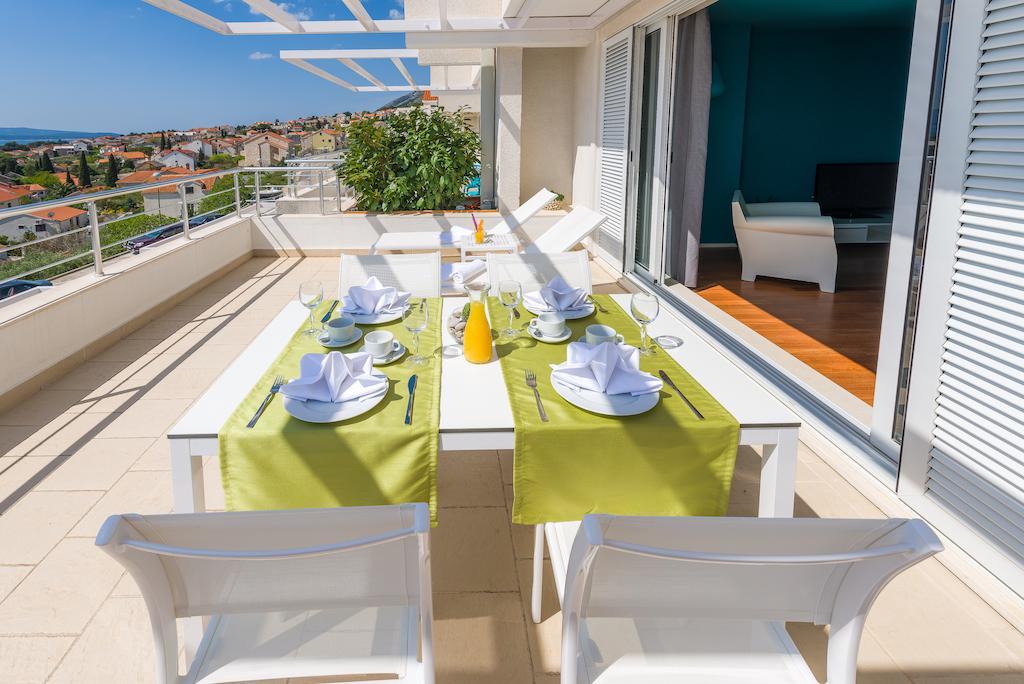 Apartments Villa Azzurra Bol Buitenkant foto