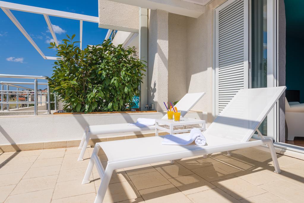 Apartments Villa Azzurra Bol Buitenkant foto